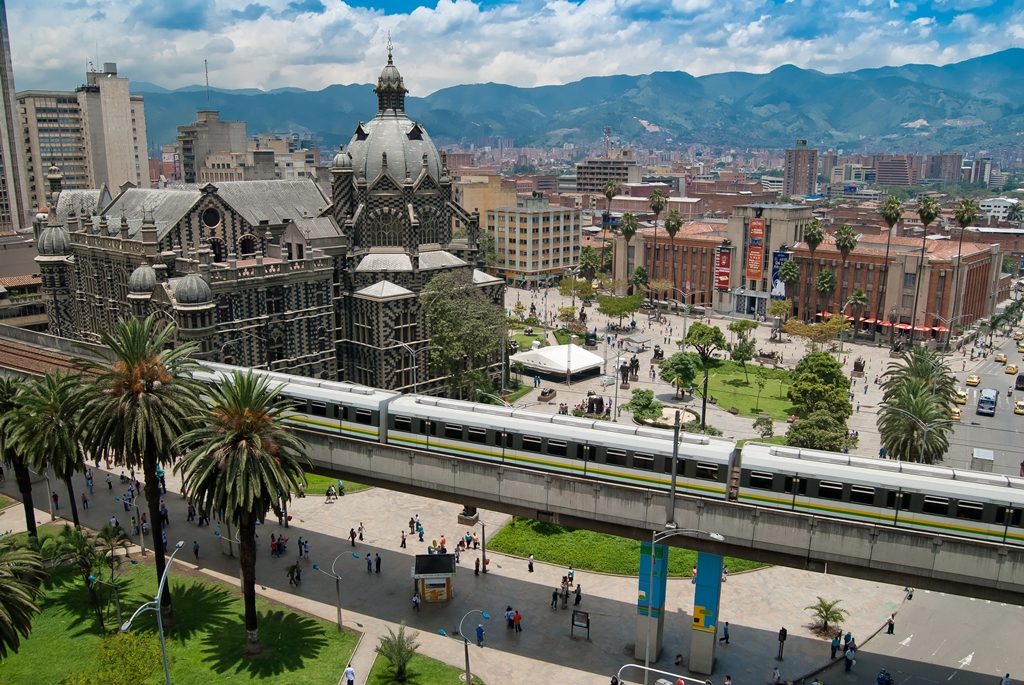 Medellín extranjeros papa metro